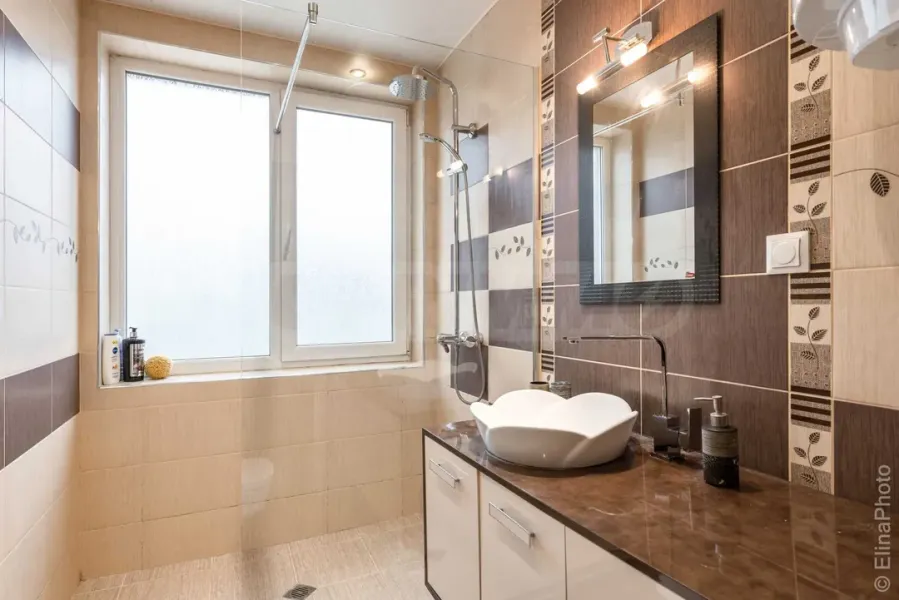 Stylish 3-Bedroom Apartment with Parking in Varna's Levski - Image 1
