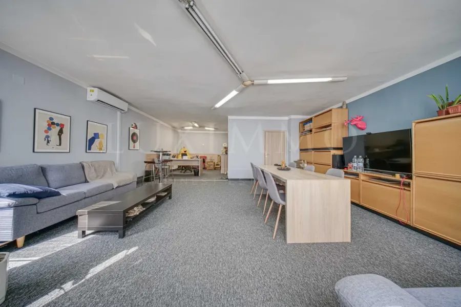 Spacious 2-Bed Apartment w/ Garage Near Marinela Hotel, Sofia - Image 1
