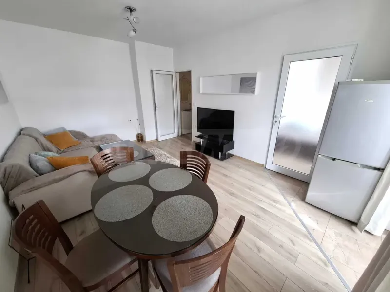 Bright 2-Bedroom Apartment Near Varna City Center - Image 1