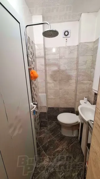 Spacious One-Bedroom Apartment in Varna Center - Act 16 - Image 4