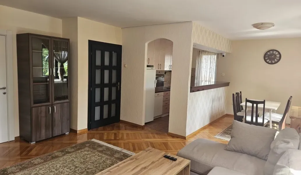 Spacious 5BR Apartment with Internet & Surveillance in Belgrade - Image 2