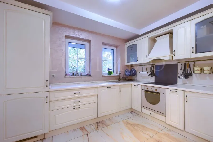 Luxury Sofia Residence: Boyana Estate with Stunning Features - Image 1