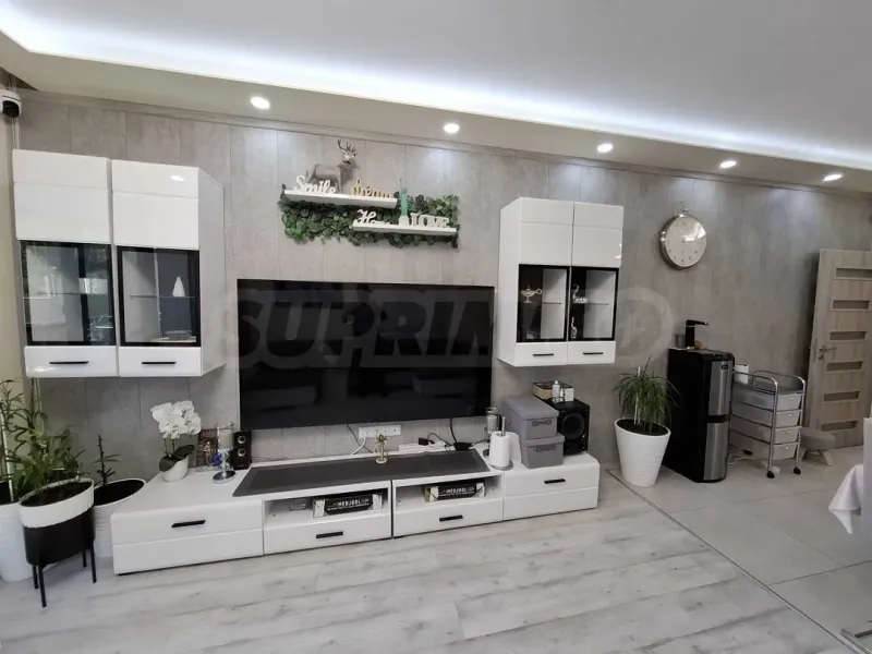 Stylish 3-Bedroom Apartment in Varna's "Briz" - Image 2