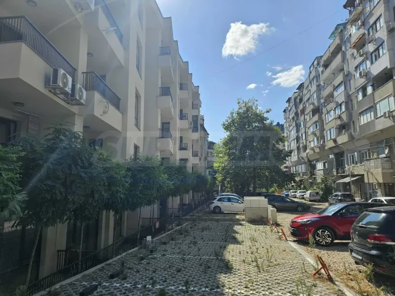 Modern 2-Bedroom Apartment Near Grand Mall, Varna - Image 1