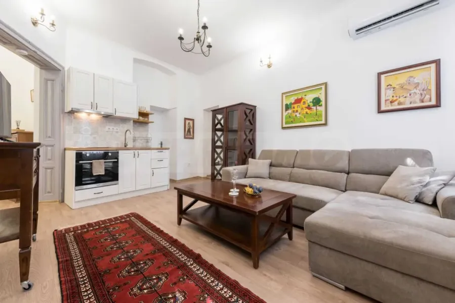 Spacious, Renovated Apartment in Varna's "Greek Quarter" - 3B/2B - Image 5