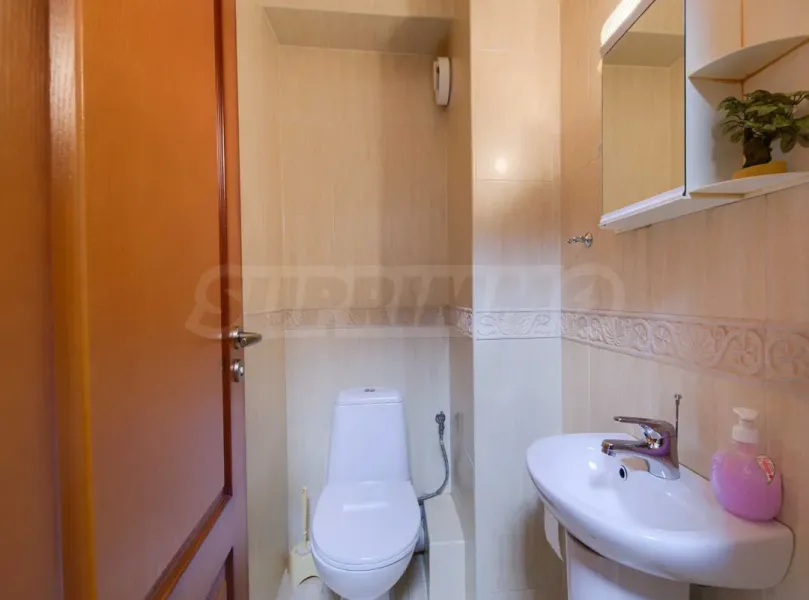 Spacious 3-Bed Apartment in Dianaabad, Sofia - Image 4