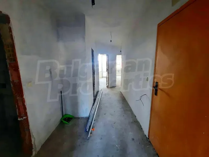 Spacious 2-Bed Apartment in Burgas' Vibrant Vazrazhdane Area - Image 3