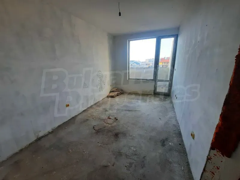 Spacious 2-Bed Apartment in Burgas' Vibrant Vazrazhdane Area - Image 1