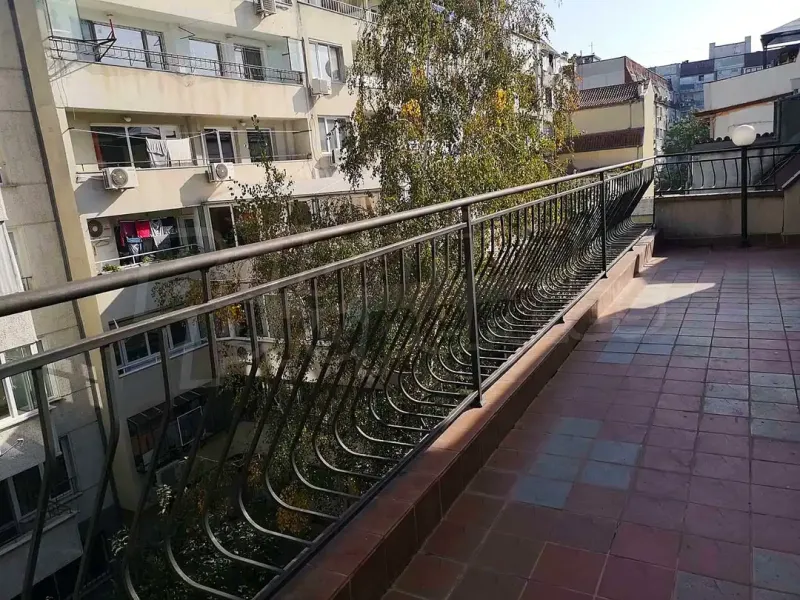 Spacious Duplex Apartment in Varna Near Hospital & University - Image 3