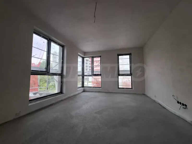 Modern 2-Bedroom Apartment Near Retail Park - Image 5