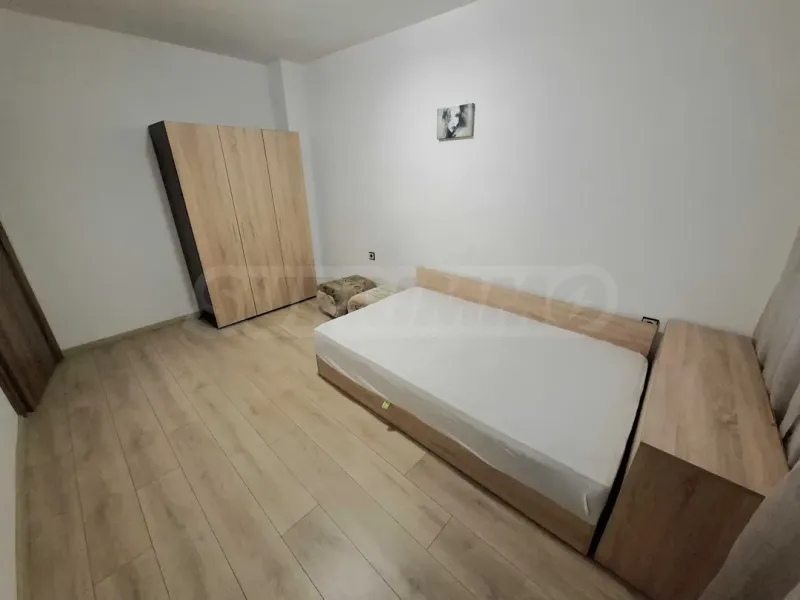 Bright & Functional 3-Bedroom Apartment in Varna's Kolchos Market - Image 1