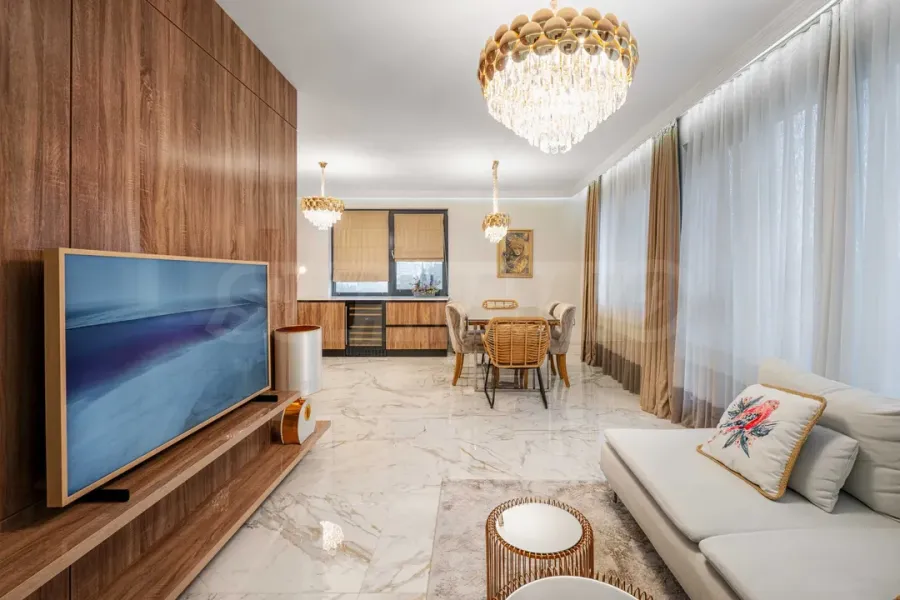 Spacious 3BR Apartment in Kychuk Paris, Plovdiv - Image 4