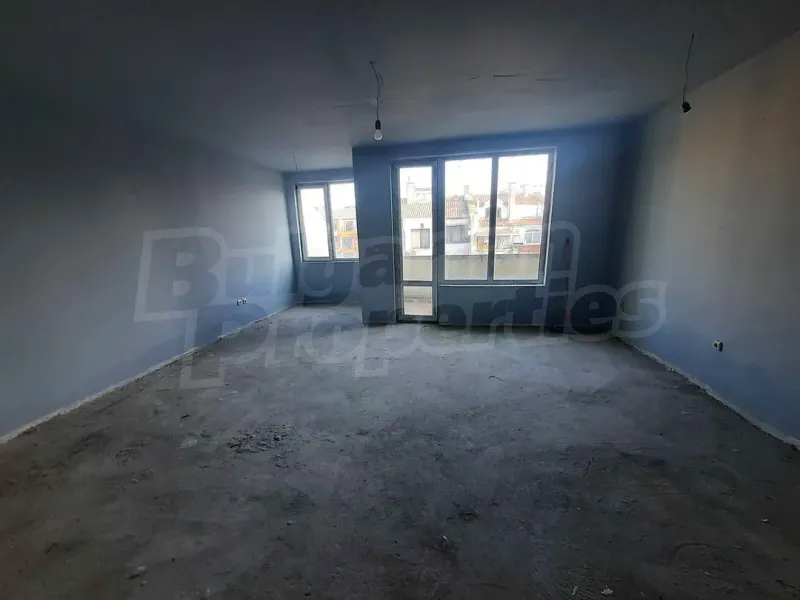 Spacious 2-Bed Apartment in Burgas' Vibrant Vazrazhdane Area - Image 2