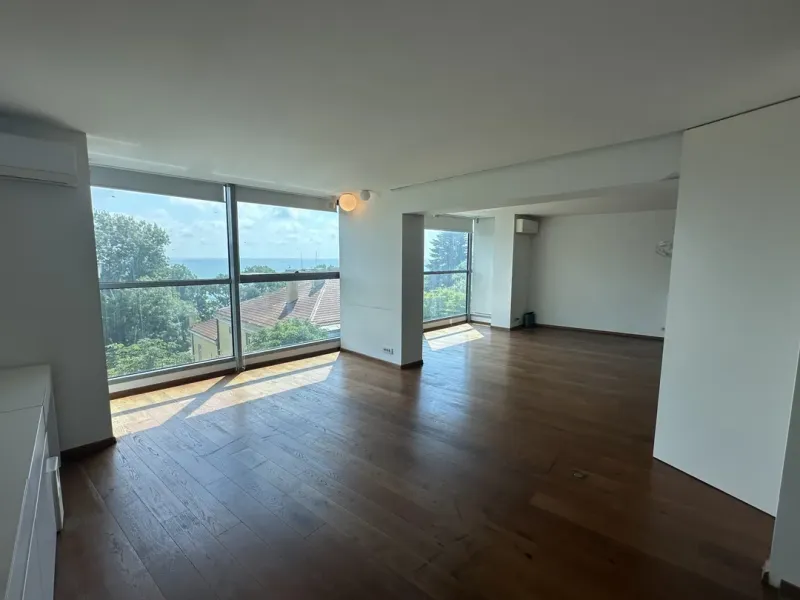 Spacious Apartment with Sea View in Varna's Greek Quarter - Image 4