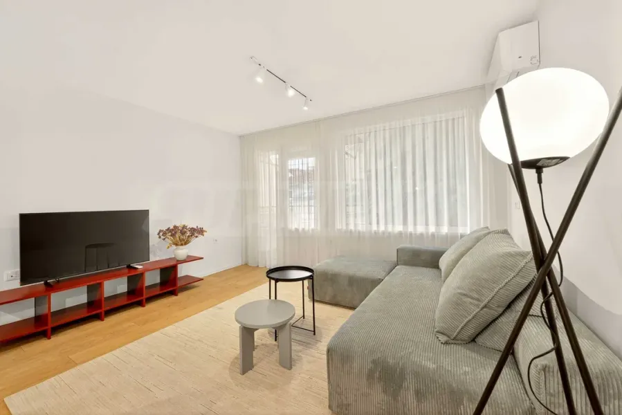 Stylish 2-Bedroom Apartment in Central Varna - Fully Furnished - Image 2