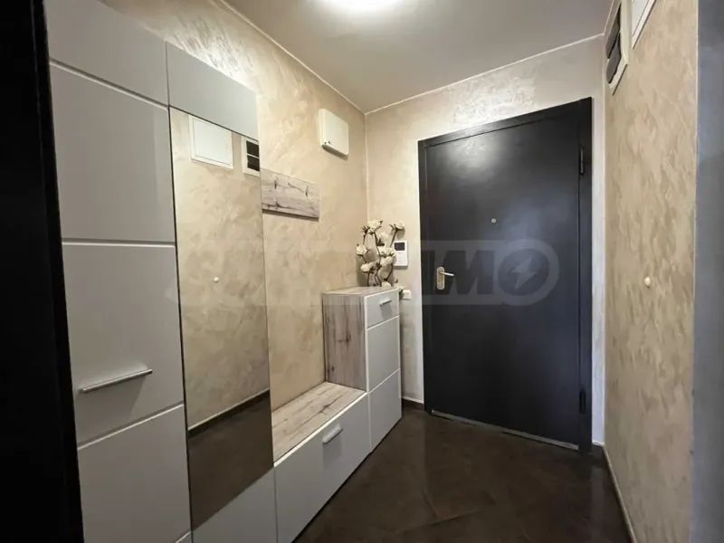 Spacious 3-Bedroom Apartment Near Sea Garden, Burgas - Image 1