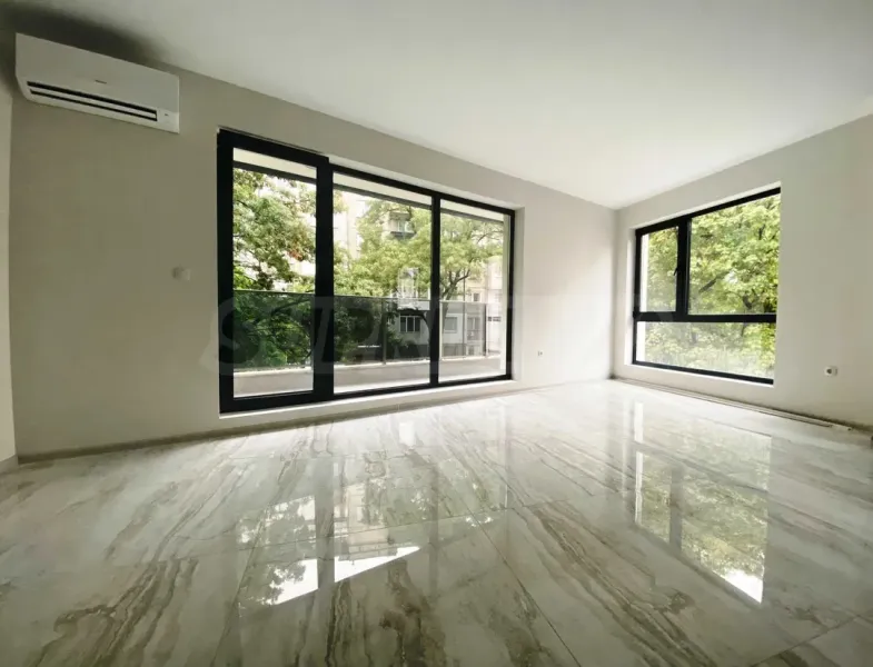 Spacious 2-Bedroom Apartment w/ Parking, Plovdiv - Image 1