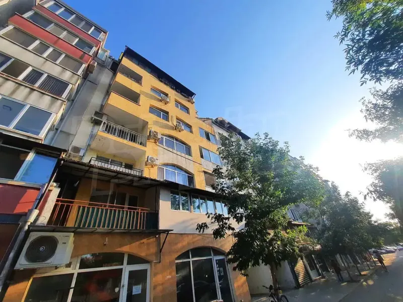 Spacious 2-Bed Apartment in Burgas' Vibrant Vazrazhdane Area - Image 4