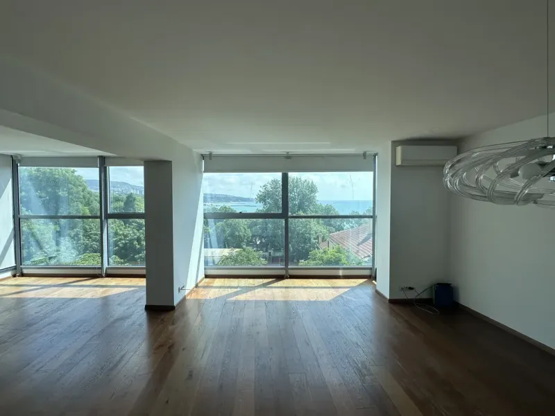 Spacious Apartment with Sea View in Varna's Greek Quarter - Image 5