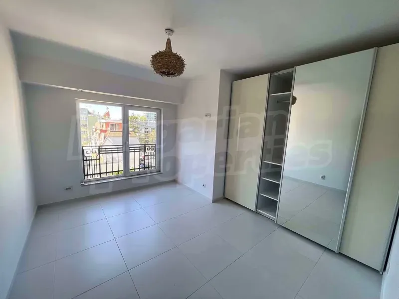 Spacious 3-Bedroom Apartment in Varna's Heart – Modern Living - Image 3