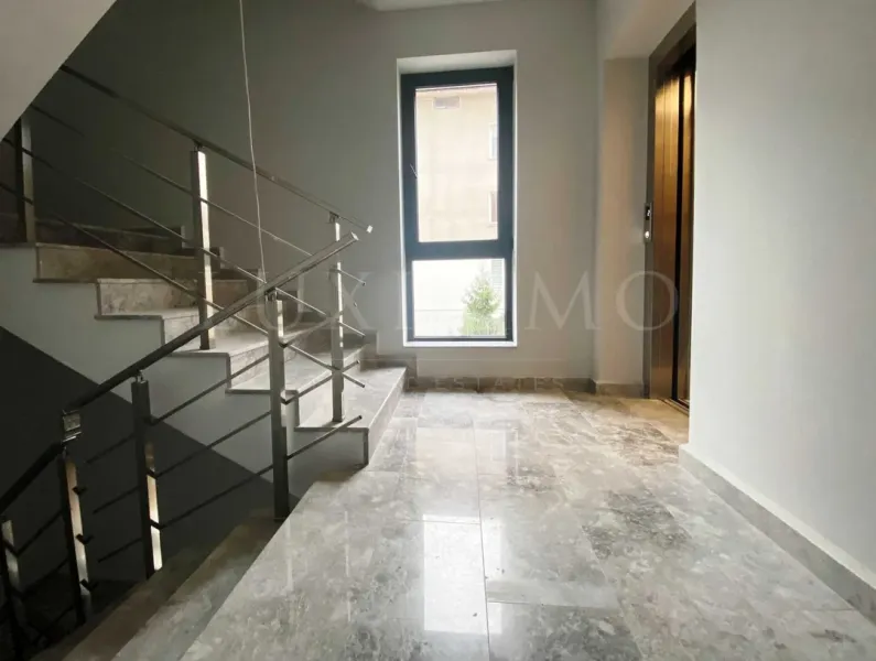 Modern 1-Bedroom Apartment w/ Parking - Plovdiv, BG - Image 2