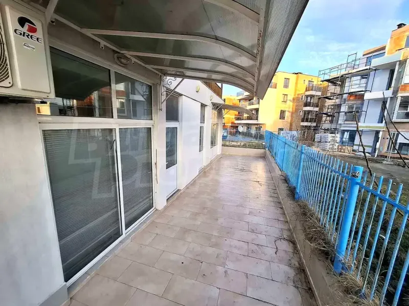 Fully furnished apartment with a private courtyard in Kranevo. - Image 2