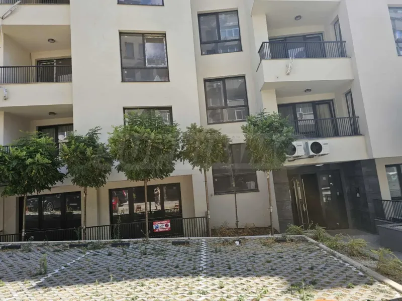 Modern 2-Bedroom Apartment Near Grand Mall, Varna - Image 3