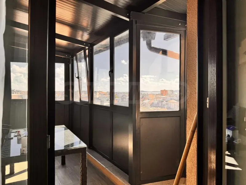 Luxury Burgas Penthouse - Sea Views & 4 Beds - Image 2