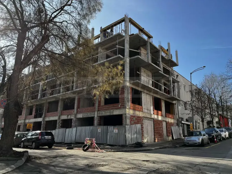 Spacious 3-Bedroom Apartment in Burgas City Center - Image 2