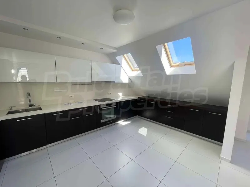 Spacious 3-Bedroom Apartment in Varna's Heart – Modern Living - Image 1