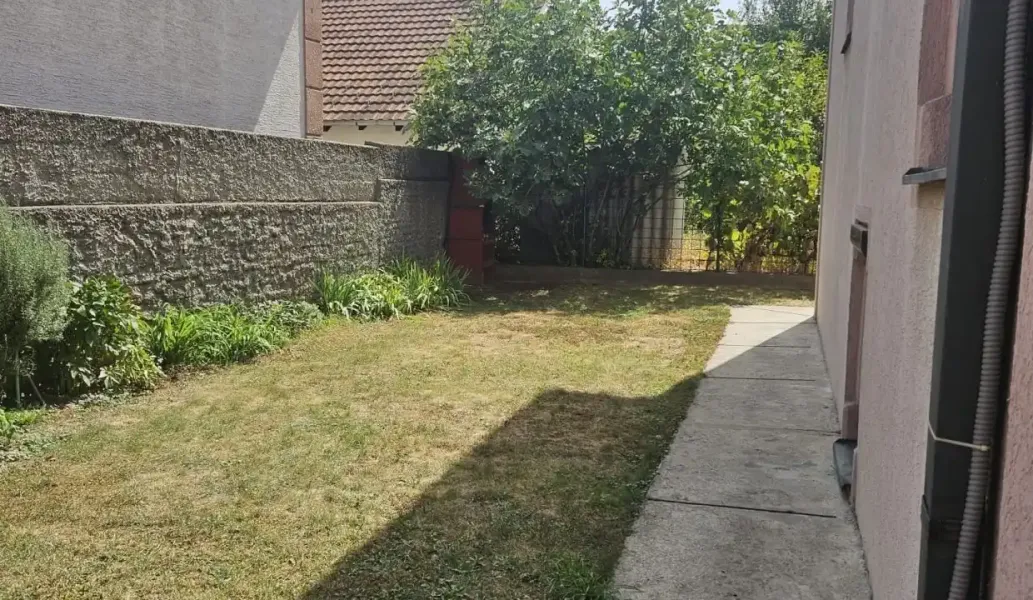 Spacious 5BR Apartment with Internet & Surveillance in Belgrade - Image 3