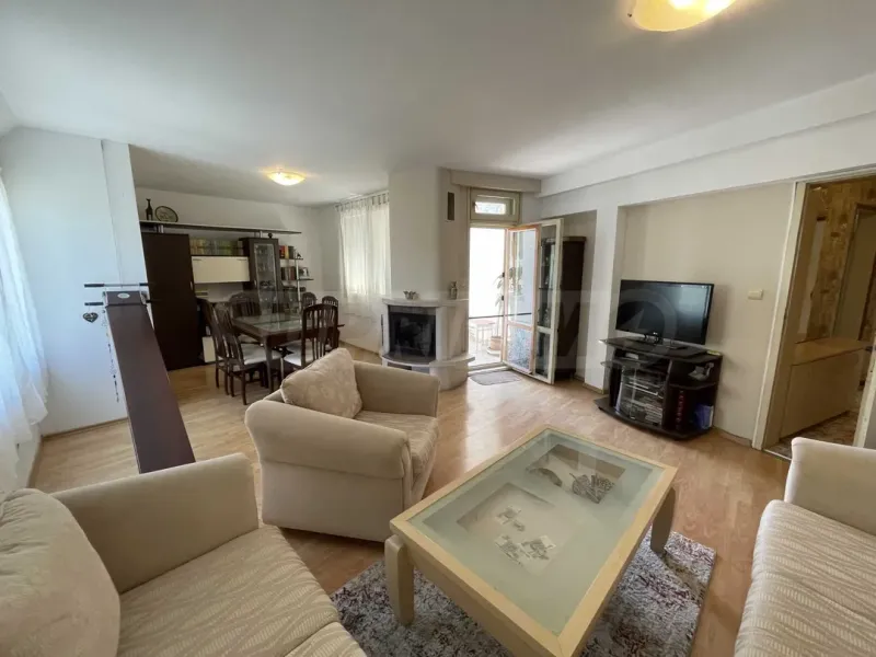 Spacious Varna Apartment with Garage & Terrace - Image 3