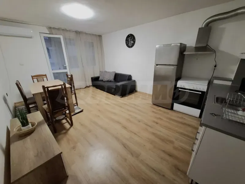 Bright & Functional 3-Bedroom Apartment in Varna's Kolchos Market - Image 5