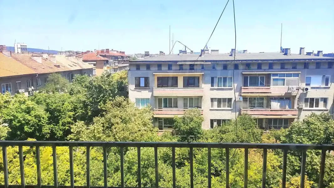 Spacious 3-Bedroom Apartment in Central Stara Zagora for Sale - Image 4