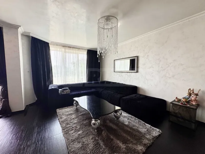 Spacious 3-Bedroom Apartment - Mariitsa Blvd, Plovdiv - Image 5