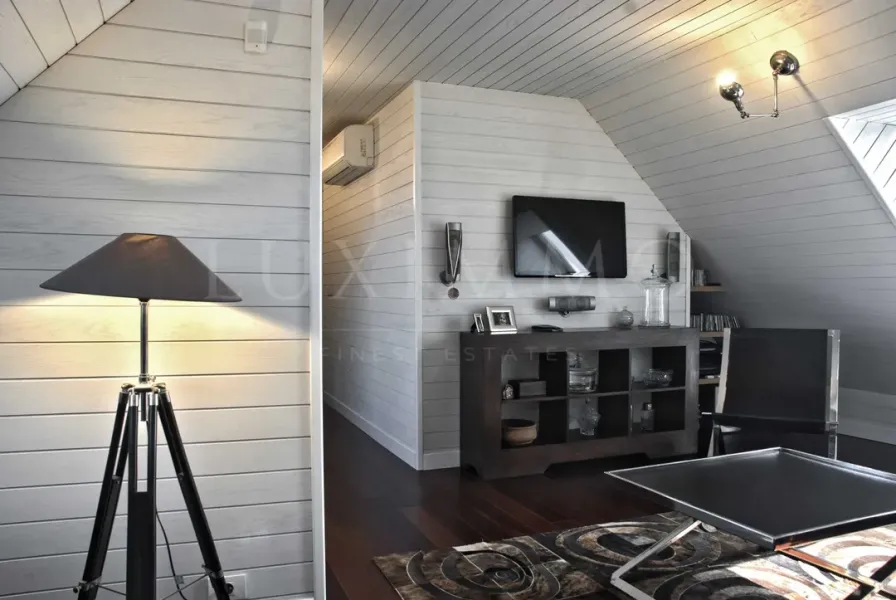 Spacious, Fully Furnished Apartment with Panoramic Views in Sofia - Image 2