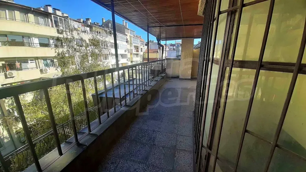 Spacious Duplex Apartment in Varna Near Hospital & University - Image 1