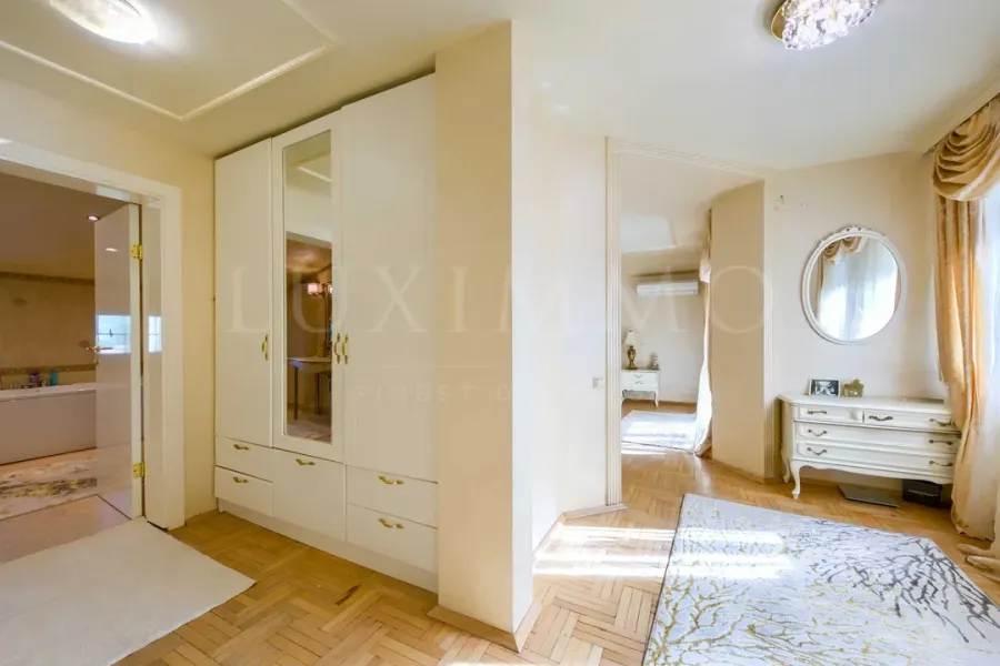 Luxury Sofia Residence: Boyana Estate with Stunning Features - Image 2