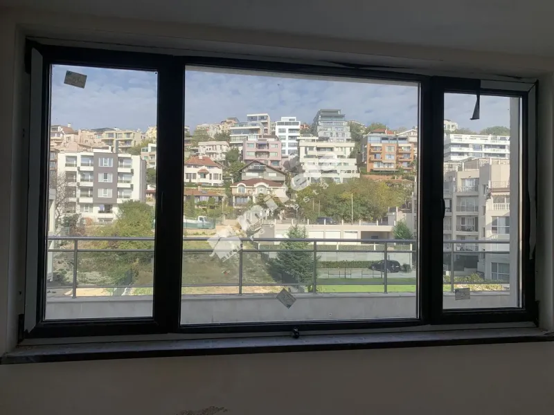 Spacious 2-Bedroom Apartment in Brzha, Varna – First Line Beach - Image 3