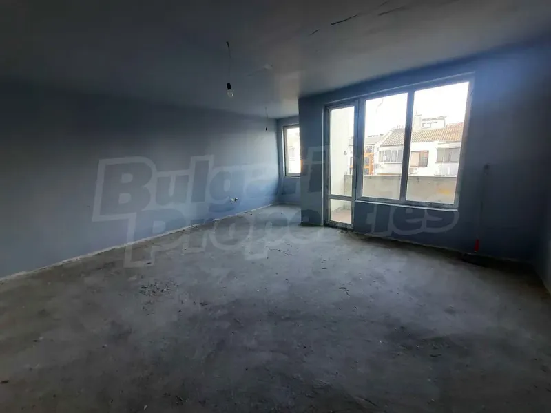 Spacious 2-Bed Apartment in Burgas' Vibrant Vazrazhdane Area - Image 5