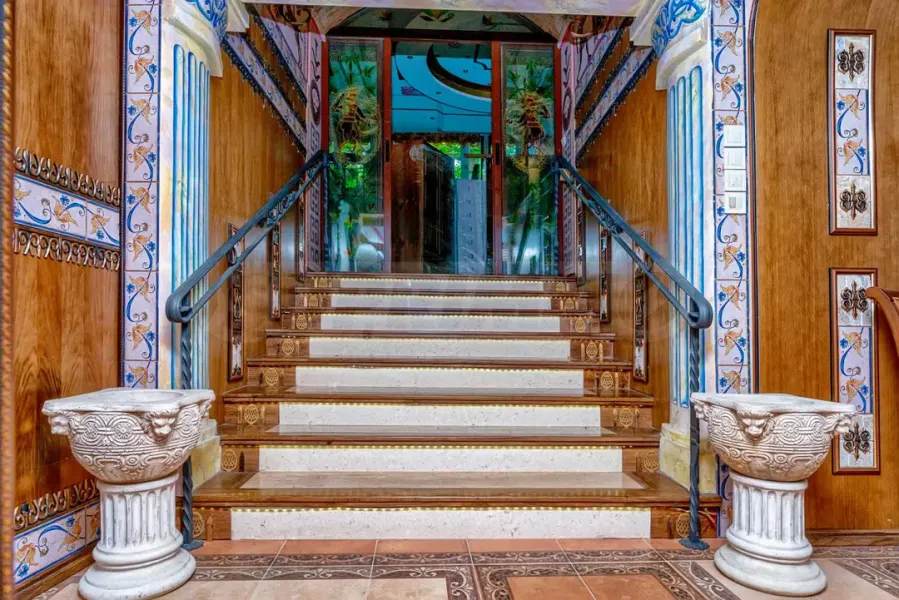 Luxury Plovdiv Mansion with Restaurant & Panoramic Views - Image 4