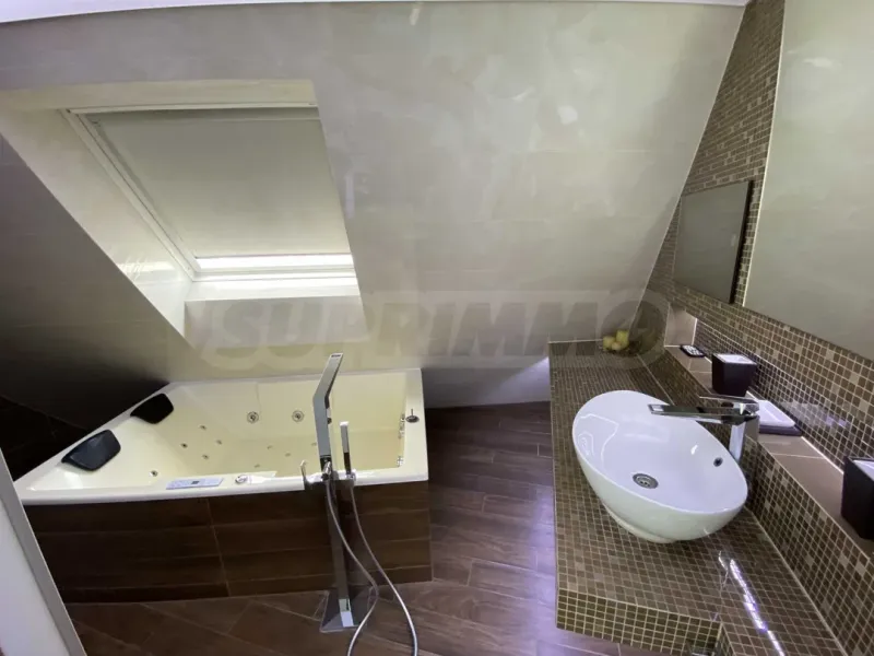 Luxury Burgas Penthouse - Sea Views & 4 Beds - Image 4