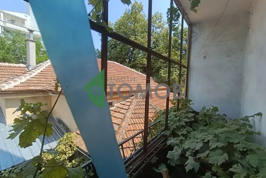 Spacious 3-Bedroom Apartment in Central Stara Zagora for Sale - Image 4