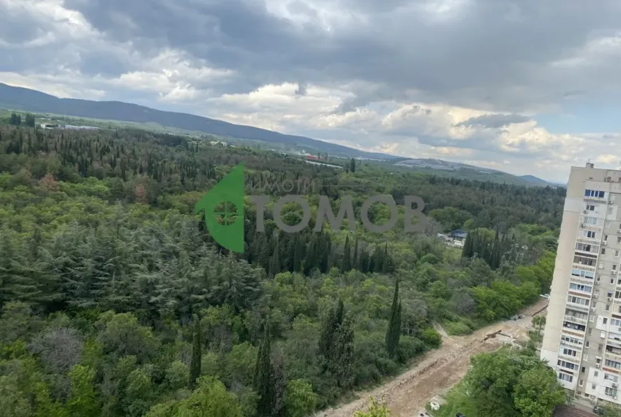 Spacious Three-Bedroom Apartment with Stunning City Views. - Image 1