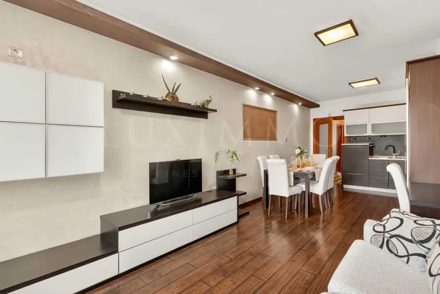 Spacious, Fully Furnished Apartment in Varna's Confuto District - Image 4