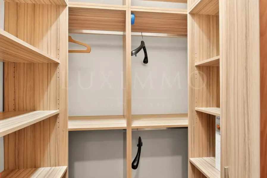 Spacious, Fully Furnished Apartment in Varna's Confuto District - Image 5