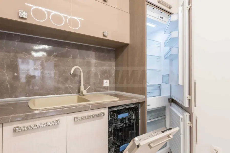 Stylish 2-Bedroom Apartment in Central Varna - Fully Furnished - Image 3