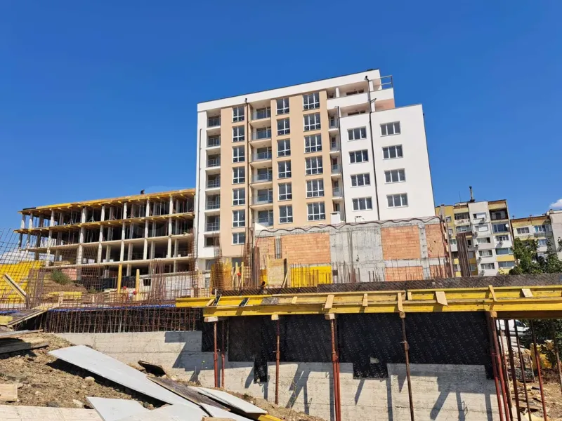 Spacious Burgas Apartment with Panoramic Lake View - Image 5