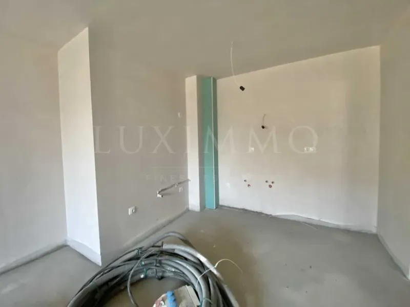 Spacious 1-Bedroom Apartment Near Danube with Terrace - Image 4