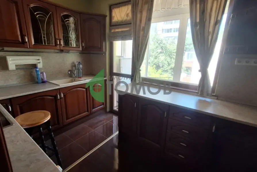 Spacious Three-Bedroom Apartment in Central Stara Zagora for Sale - Image 4